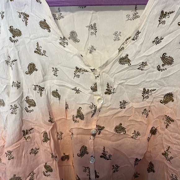 NWT white, tan & peach flared sleeved blouse 2X - Picture 2 of 5